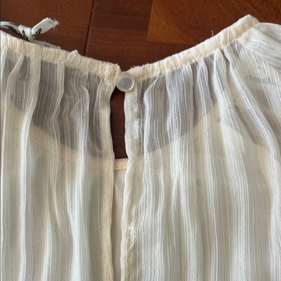 Ultra Pink XL Blouse Sheer Flutter Sleeve Cream - Picture 8 of 8